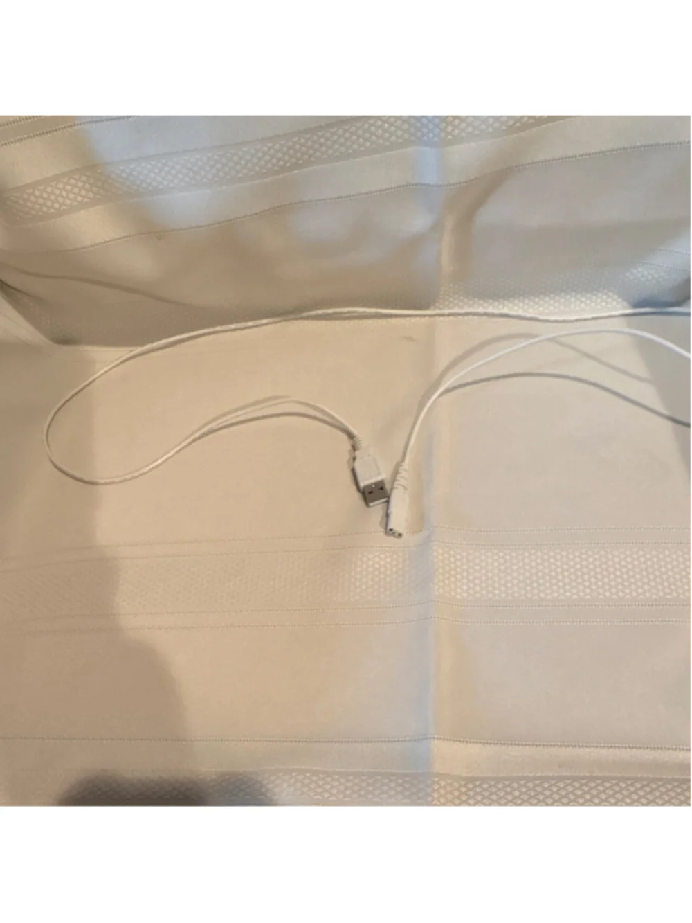 White USB 2.0 to Dual 3.5mm Female Adapter Cable, Audio Splitter, 1:2 Connection